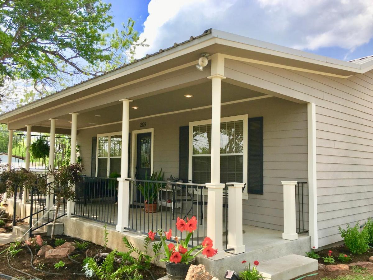 Phoenix Nest Guest Houses - Sunday House Llano Exterior photo